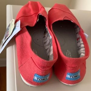 Toms women shoes size 8.5 wide with tags